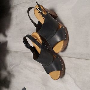 Womens korks sandals size 6.